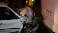 İzmir’de kontrolden çıkan otomobil otobüse çarptı: 4 yaralı