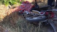 Minibüsle çarpışan kasksız motosiklet sürücüsü hayatını kaybetti