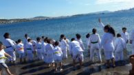 80 karateci denizde ve plajda antrenman yaptı