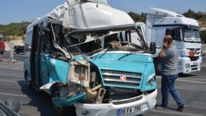 İzmirde Kaza 11 yaralı