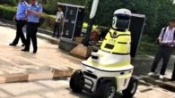ÇİN, ROBOT TRAFİK POLİSLERİNİ KULLANMAYA BAŞLADI