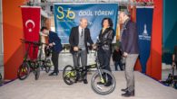 Tunç Soyer İzmirli bisikletçilere ödüllerini verdi